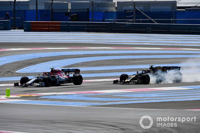 Antonio Giovinazzi, Alfa Romeo Racing C38, Kevin Magnussen, Haas F1 Team VF-19