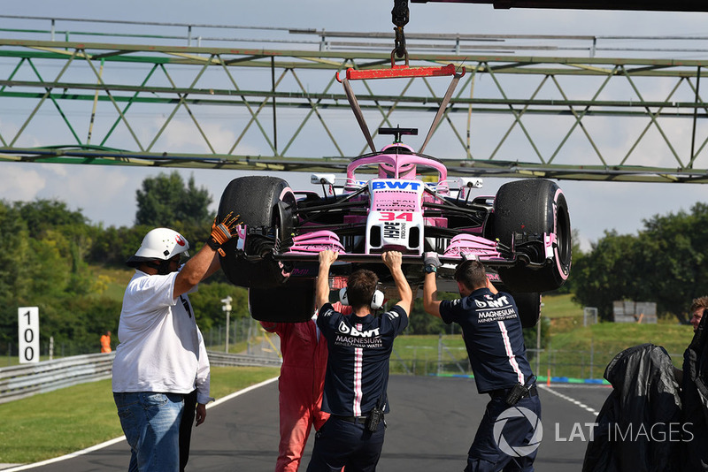 El automóvil de Nikita Mazepin, Force India VJM11 es removido