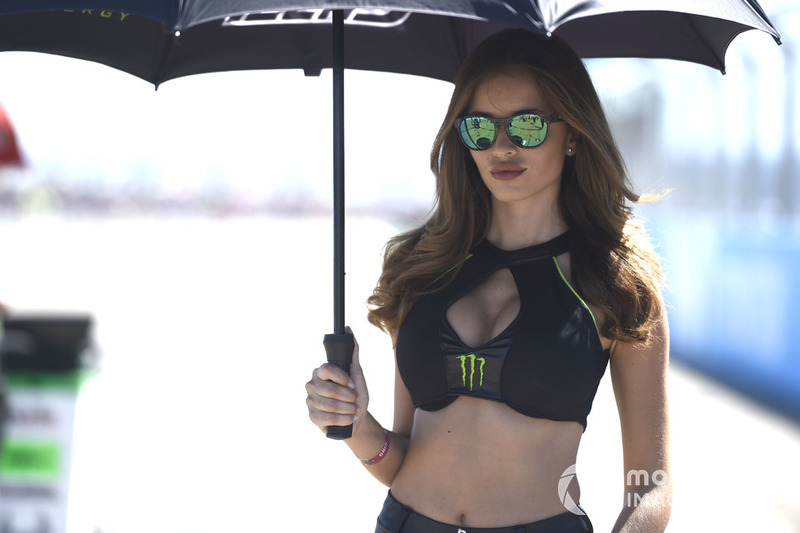 Una chica de la parrilla
