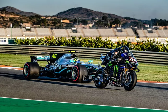 Lewis Hamilton, Yamaha MotoGP YZR-M1, Valentino Rossi, MotoGP YZR-M1