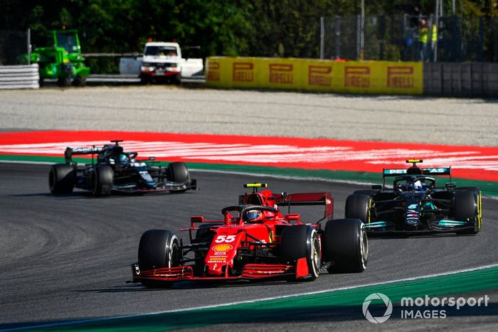 Carlos Sainz Jr., Ferrari SF21, Valtteri Bottas, Mercedes W12, and Lance Stroll, Aston Martin AMR21