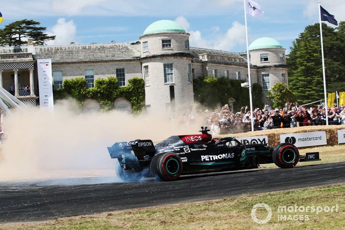 George Russell, Mercedes W10