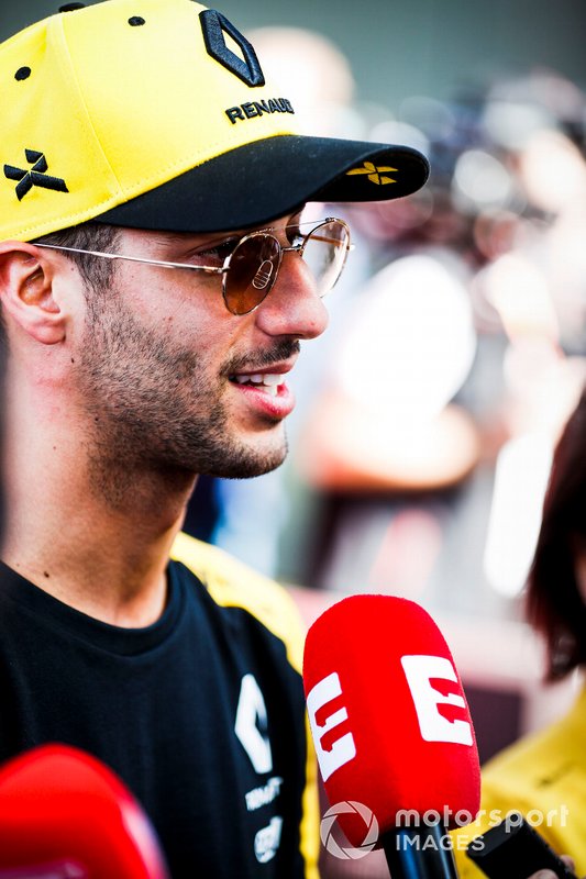 Daniel Ricciardo, Renault F1 Team talks to the media