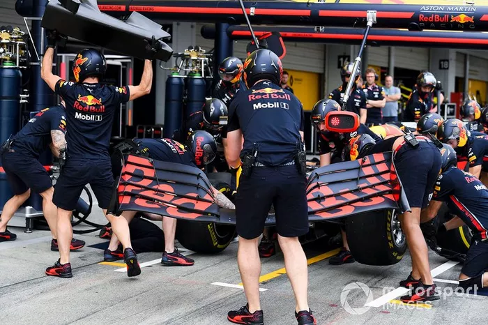 Red Bull Racing pit stop practice