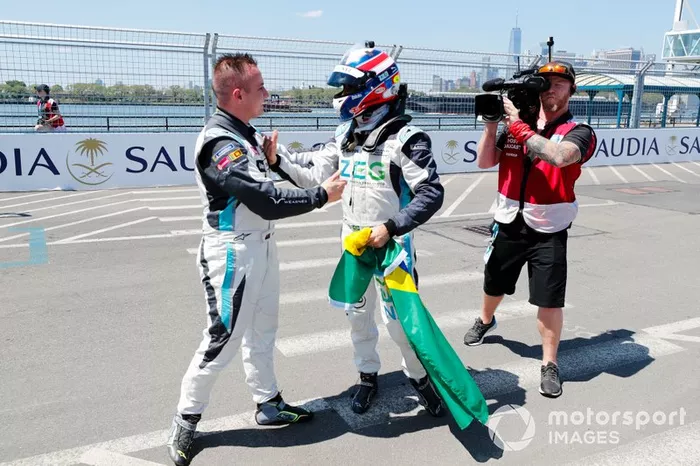 Race winner Sérgio Jimenez, Jaguar Brazil Racing with Simon Evans, Team Asia New Zealand, 3rd position, in parc ferme