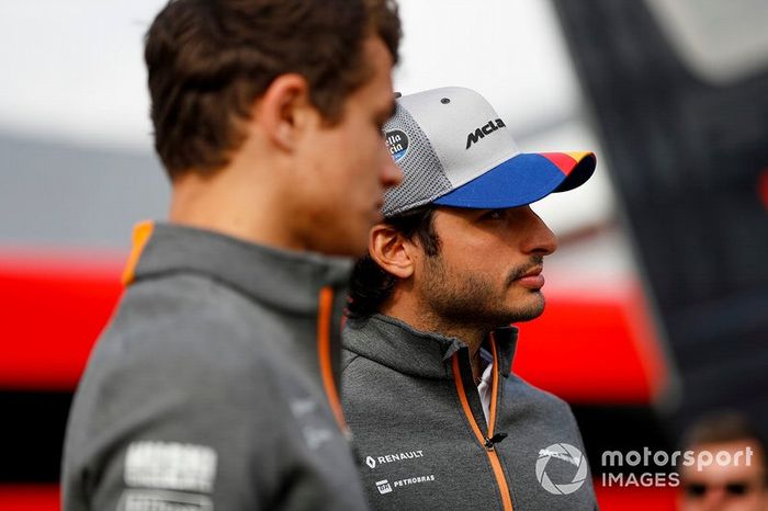 Lando Norris, McLaren y Carlos Sainz Jr., McLaren ante los medios