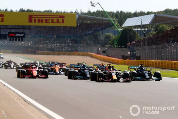 Inicio de la carrera Sprint Max Verstappen, Red Bull Racing RB16B, Lewis Hamilton, Mercedes W12, Valtteri Bottas, Mercedes W12, Charles Leclerc, Ferrari SF21
