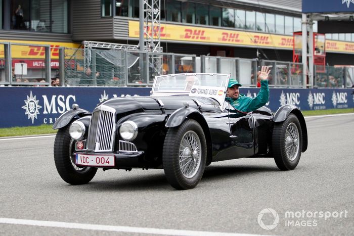 Fernando Alonso, Aston Martin F1 Team, durante el desfile de pilotos