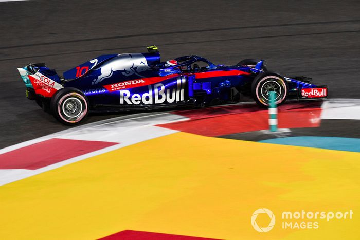 17: Pierre Gasly, Toro Rosso STR13, 1'38.166