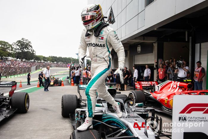 Lewis Hamilton, Mercedes AMG F1 W09 EQ Power+ celebra en Parc Ferme 