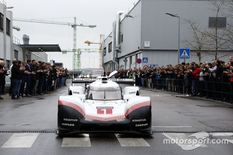 Porsche 919 Hybrid Evo auf öffentlicher Straße