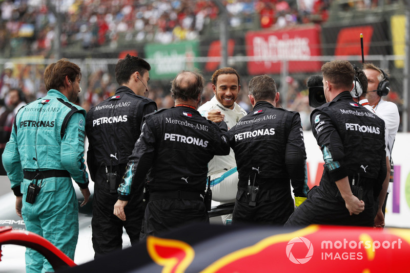 Los campeones de ese año, Hamilton en pilotos y Mercedes en equipos