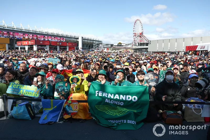 Fans de Fernando Alonso, Aston Martin Racing