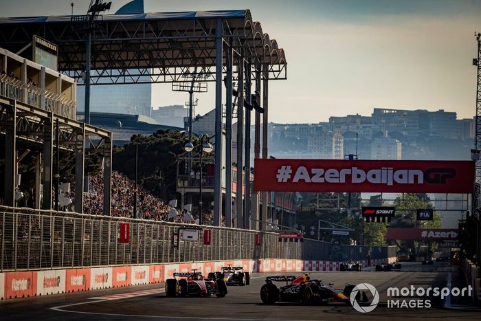 Sergio Pérez, Red Bull Racing RB19, Charles Leclerc, Ferrari SF-23, Max Verstappen, Red Bull Racing RB19