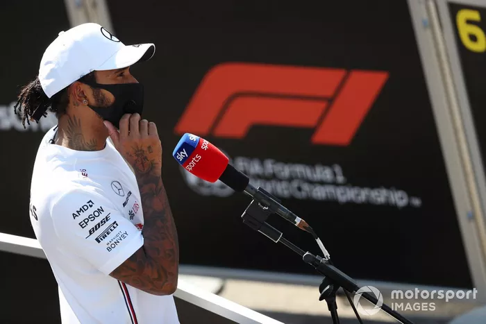 Ganador de la pole Lewis Hamilton, Mercedes-AMG Petronas F1