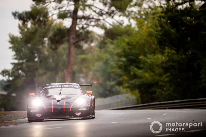 #86 Gulf Racing Porsche 911 RSR: Michael Wainwright, Andrew Watson, Benjamin Barker