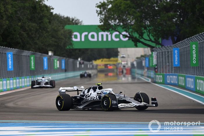 Yuki Tsunoda, AlphaTauri AT03, Pierre Gasly, AlphaTauri AT03