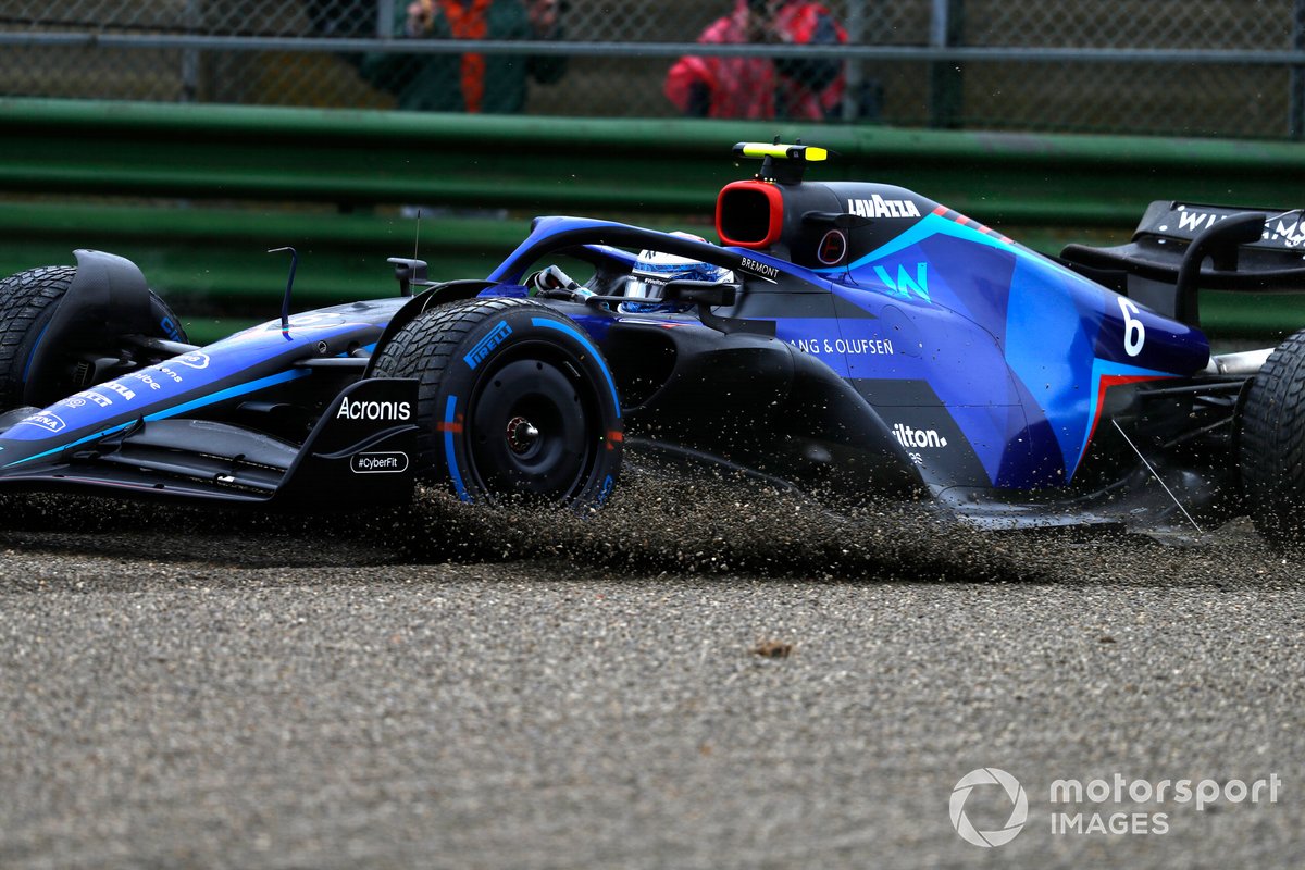 Nicholas Latifi, Williams FW44, leaves the circuit