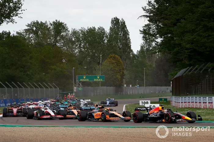 Max Verstappen, Red Bull Racing RB18, Lando Norris, McLaren MCL36, Daniel Ricciardo, McLaren MCL36