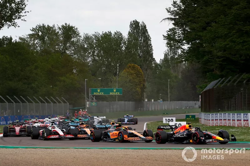 Max Verstappen, Red Bull Racing RB18, Lando Norris, McLaren MCL36, Daniel Ricciardo, McLaren MCL36
