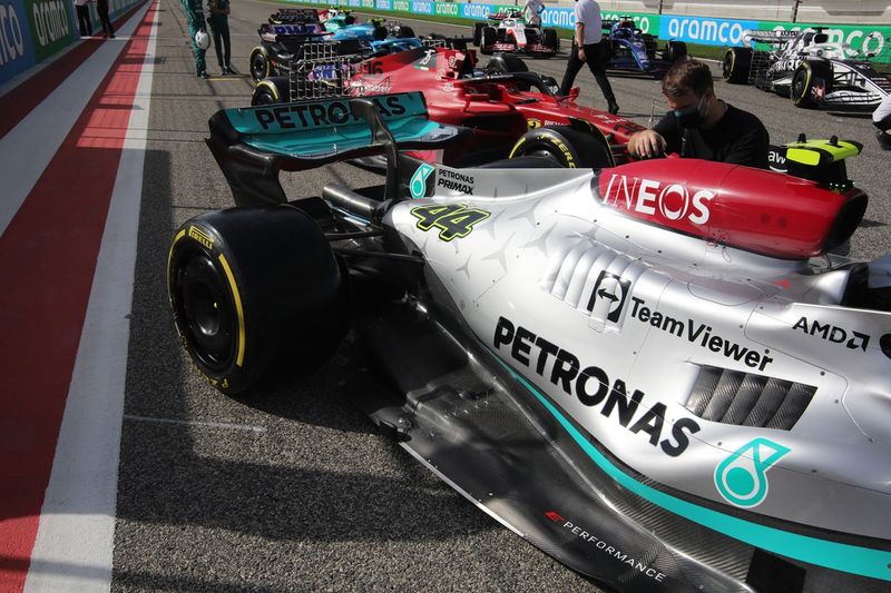 Mercedes W13 pontones