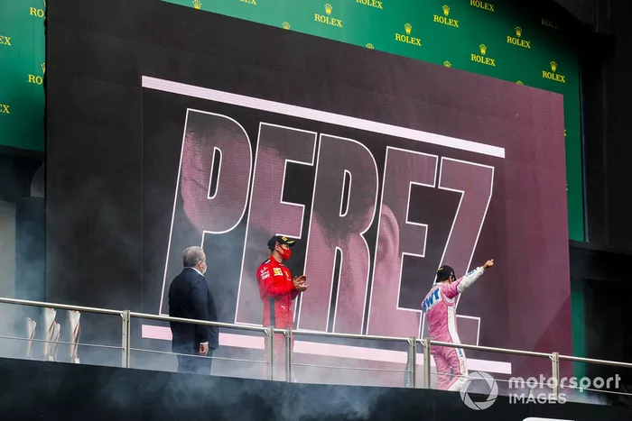 Podio: segundo lugar Sergio Pérez, Racing Point, y tercer lugar Sebastián Vettel, Ferrari