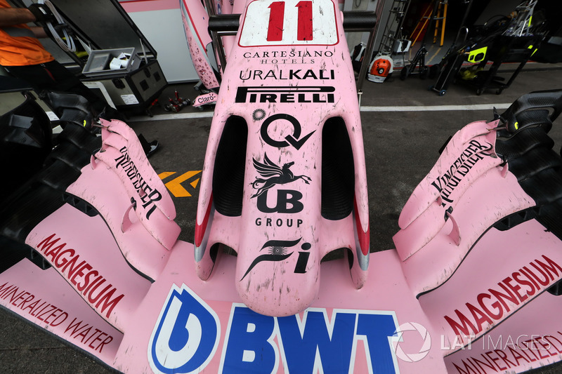 Vue détaillée du nez et de l'aileron avant de la Sahara Force India VJM10