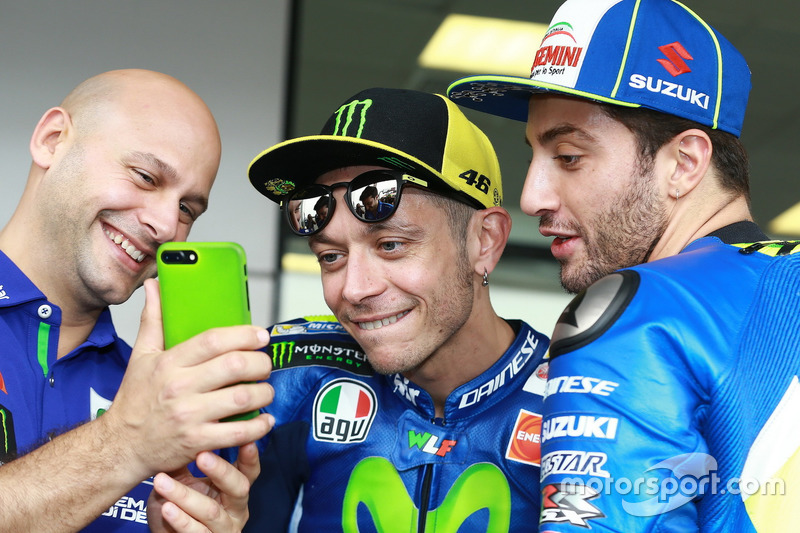 Valentino Rossi, Yamaha Factory Racing; Andrea Iannone, Team Suzuki MotoGP