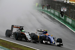 Nico Hulkenberg, Sahara Force India F1 VJM09 et Felipe Nasr, Sauber C35