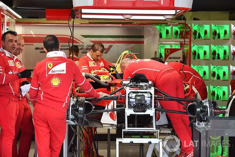 Ferrari SF70-H in de garage