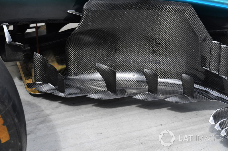 Бічний дефлектор Mercedes-Benz F1 W08 Hybrid