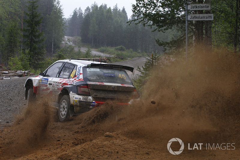 Яри Хуттунен и Антти Линнакето, Škoda Fabia R5
