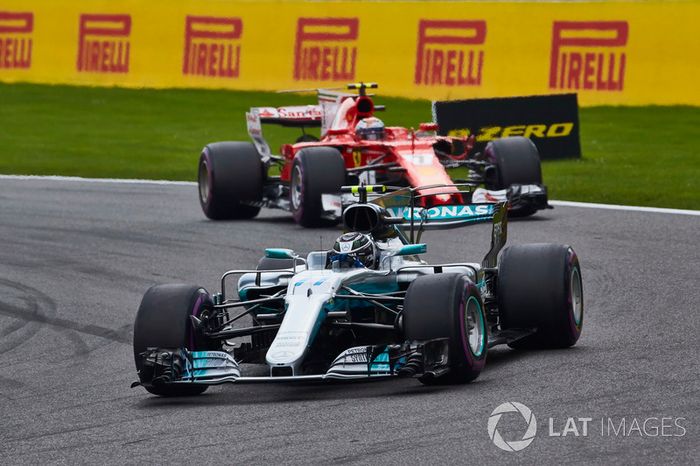 Valtteri Bottas, Mercedes AMG F1 W08, Kimi Raikkonen, Ferrari SF70H