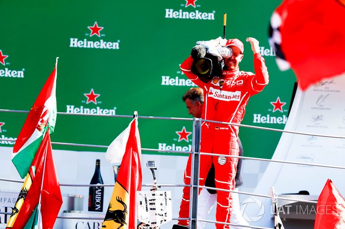 Tercero, Sebastian Vettel, Ferrari se convierte en camarógrafo.