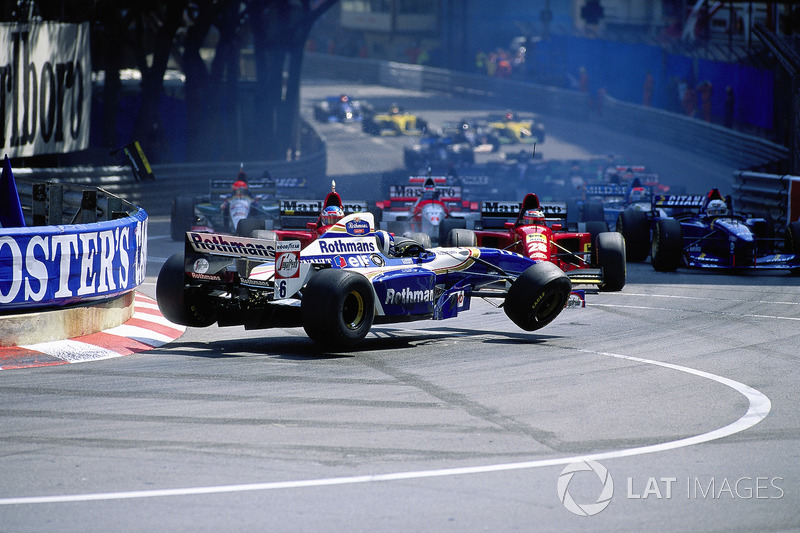 Ütközés a Monaco Grand Prix-n, 1995: David Coulthard, Williams-Renault, bekerült Gerhard Berger és Jean Alesi Ferrarija közé