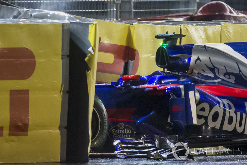 The wrecked Daniil Kvyat Scuderia Toro Rosso STR12