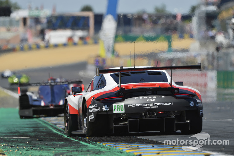 №91 Porsche Team Porsche 911 RSR: Рихард Лиц, Фредерик Маковецки, Патрик Пиле