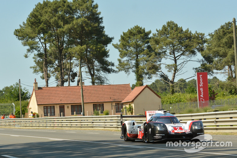 #2 Porsche Team Porsche 919 Hybrid: Timo Bernhard, Earl Bamber, Brendon Hartley