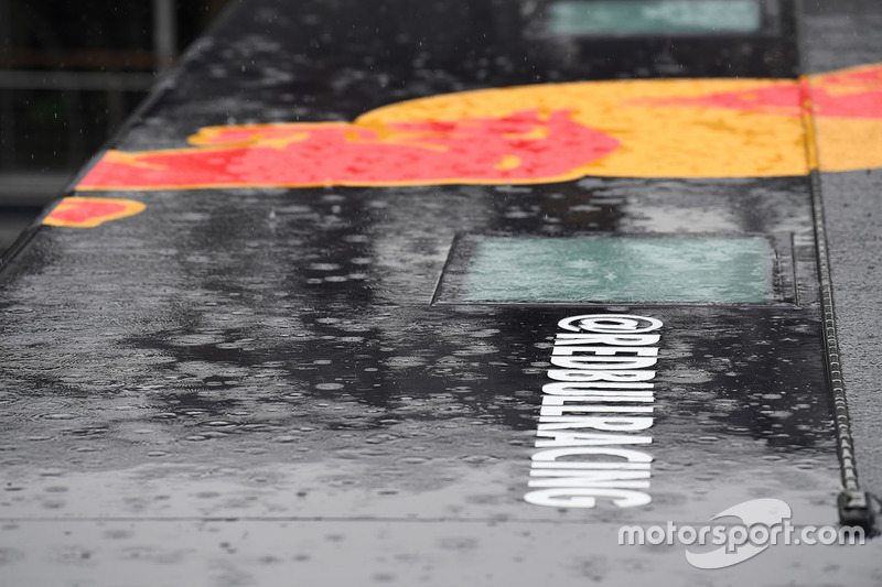 Red Bull Racing logo and rain