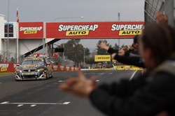 Race winners David Reynolds, Luke Youlden, Erebus Motorsport Holden takes the checkered flag