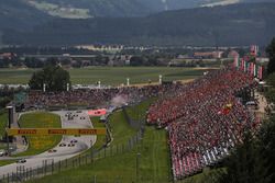 Valtteri Bottas, Mercedes AMG F1 W08, Max Verstappen, Red Bull Racing RB13 y Fernando Alonso, McLare