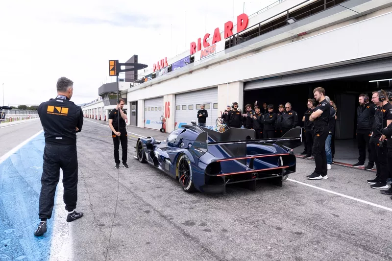 Jacky Ickx, Genesis Magma Racing Genesis