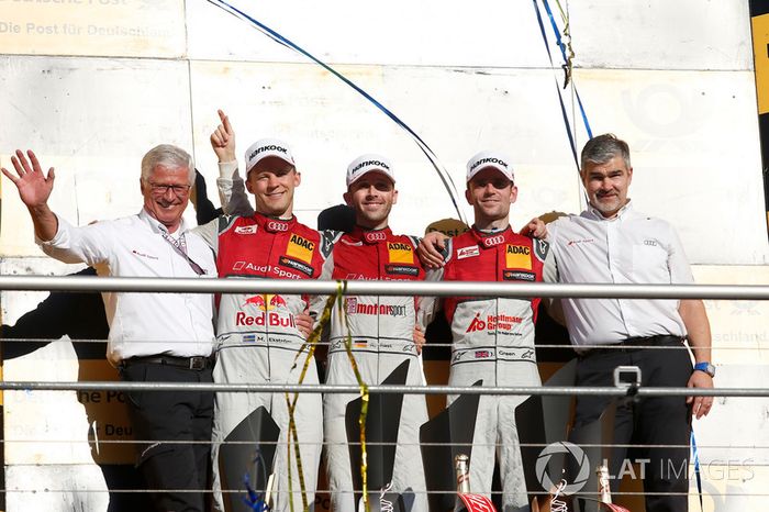 Podio final del campeonato: René Rast, Audi Sport Team Rosberg, Audi RS 5 DTM, Mattias Ekström, Audi Sport Team Abt Sportsline, Audi A5 DTM, Jamie Green, Audi Sport Team Rosberg, Audi RS 5 DTM, Dieter Gass, jefe de Audi Sport DTM y Arno Zensen, Audi Sport 
