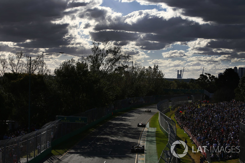 Fernando Alonso, McLaren MCL33 Renault, leads Max Verstappen, Red Bull Racing RB14 Tag Heuer