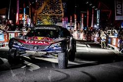 Les vainqueurs #303 Peugeot Sport Peugeot 3008 DKR: Carlos Sainz, Lucas Cruz