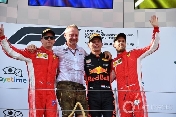 Kimi Raikkonen, Ferrari, Jonathan Wheatley, Red Bull Racing Team Manager, Max Verstappen, Red Bull Racing u Sebastian Vettel, Ferrari 