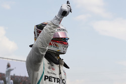 Pole sitter Lewis Hamilton, Mercedes AMG F1