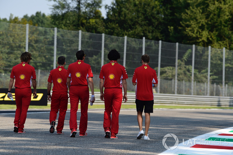 Sebastian Vettel, Ferrari ispeziona il circuito