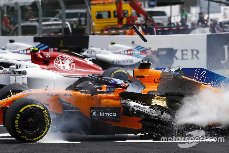 Charles Leclerc, Sauber C37, mengalami kecelakaan di GP Belgia