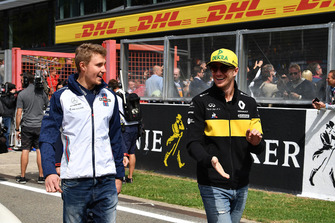 Sergey Sirotkin, Williams Racing ve Nico Hulkenberg, Renault Sport F1 Team pilotlar geçit töreni